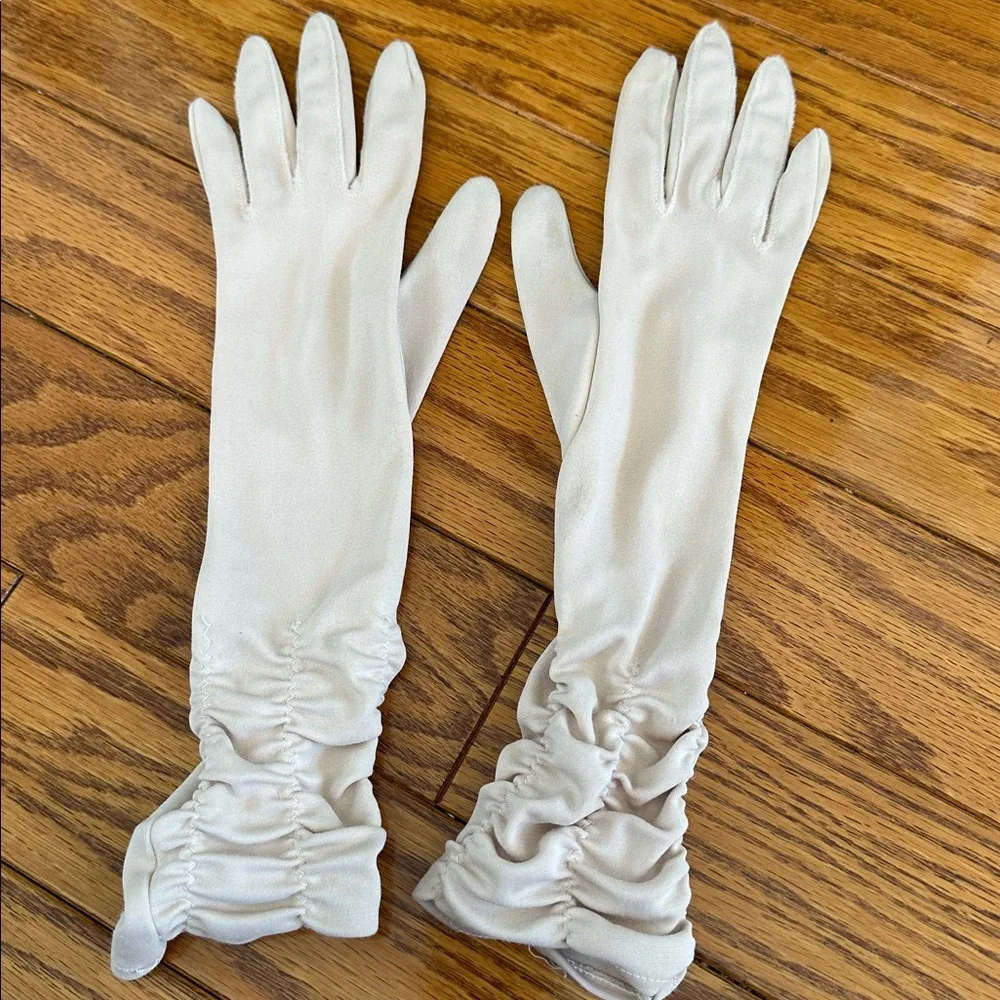 Vintage 60s New York Glove Co Nylon Tan Gloves‎ with elastic ruched sides